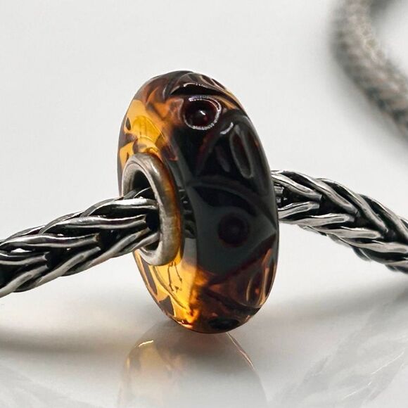 TROLLBEADS Rare Carved Amber Slim Disc LAA 925S NEW! Brown & Golden - Picture 4 of 7
